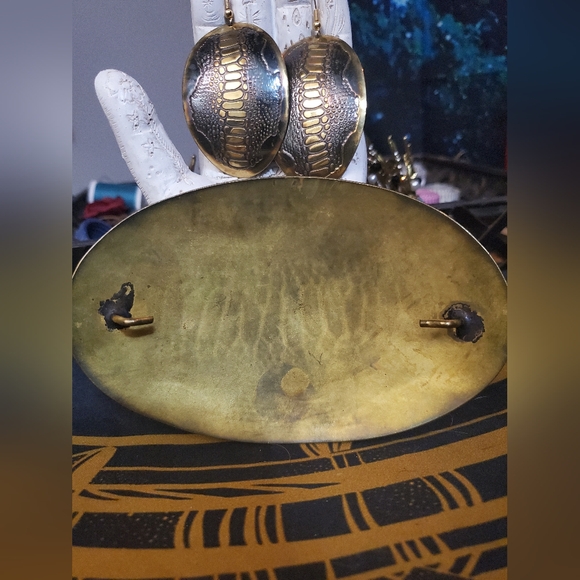 NWOT VINTAGE Gorgeous large metal alligator print belt buckle,matching earrings - Picture 4 of 7